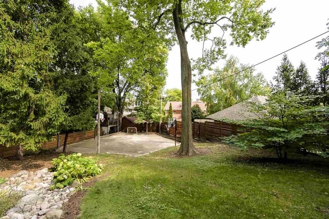 Building Photo - 209 N Prospect Ave