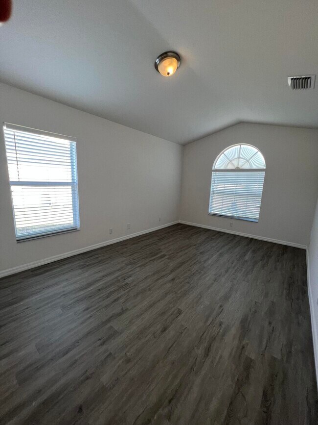 Building Photo - 4251 SW Astro Ct