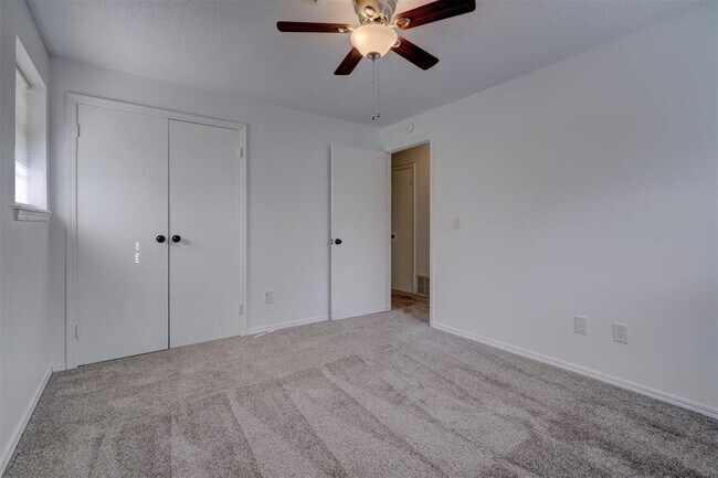 Building Photo - 503 Meadow Lake Dr