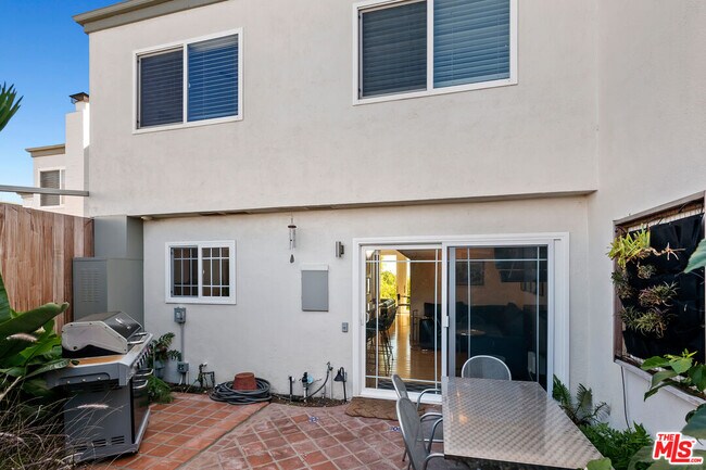 Building Photo - 6240 Tapia Dr