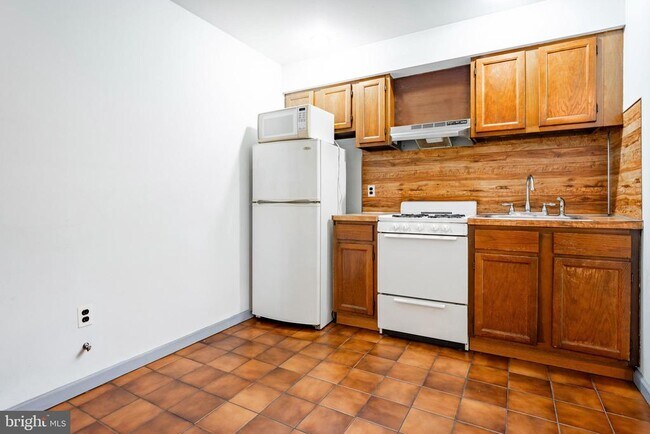 Building Photo - 1327 Snyder Ave