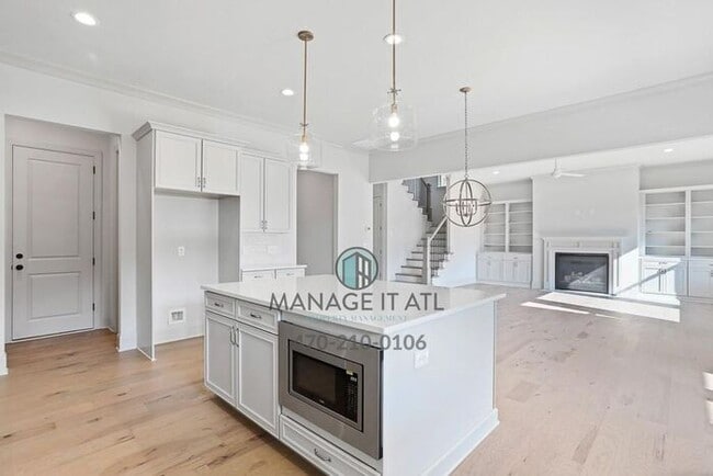 Building Photo - Beautiful 5 bedroom house in Suwanee. Lambert High School district!