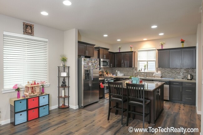 Building Photo - Outstanding 45 Central home with 3BR + Den / 2.5BA, Amazing upscale features, Across from Nike Wo...