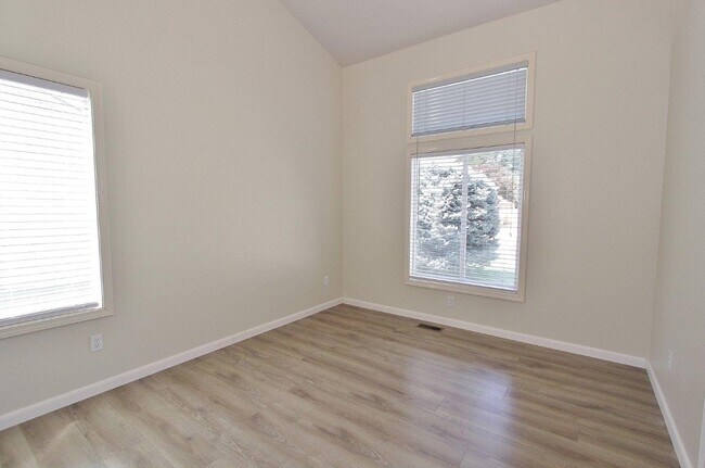 Building Photo - 2610 N Shoveler Way