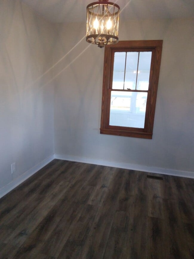 Building Photo - Newly remodeled 2 bedroom 1 bath home, Whi...