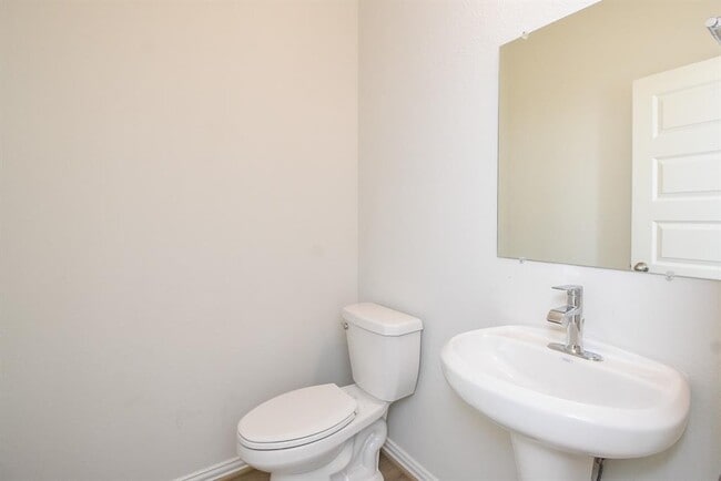 Building Photo - 27943 Western Crk Ct