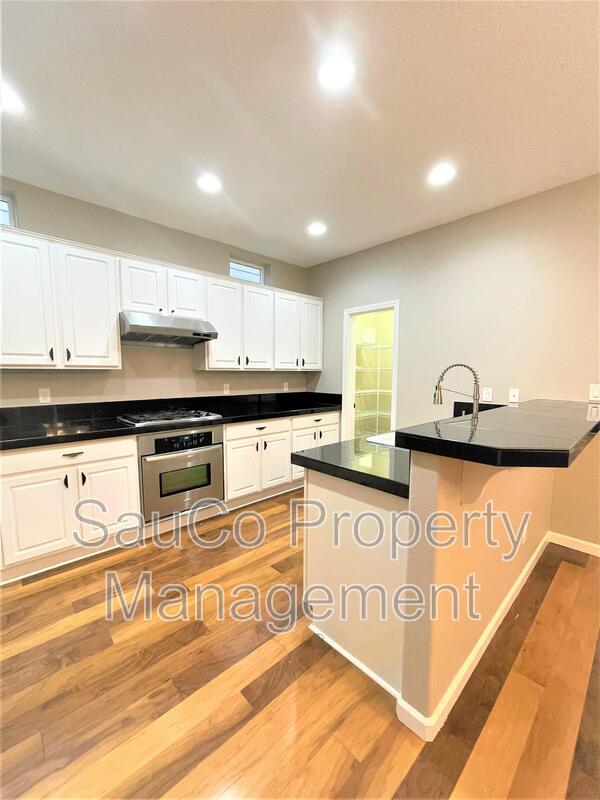 Building Photo - 5246 SE Redberry Pl