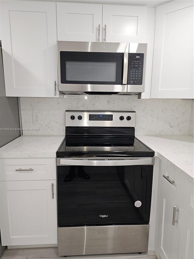 Building Photo - 13550 SW 6th Ct