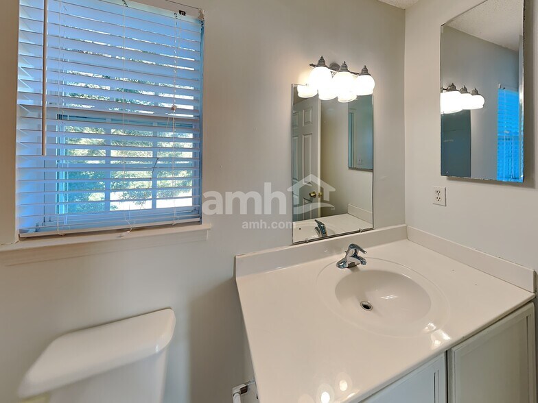 Building Photo - 949 Milkwood Ln