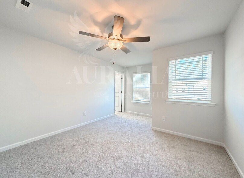 Building Photo - 111 Lennei Ln