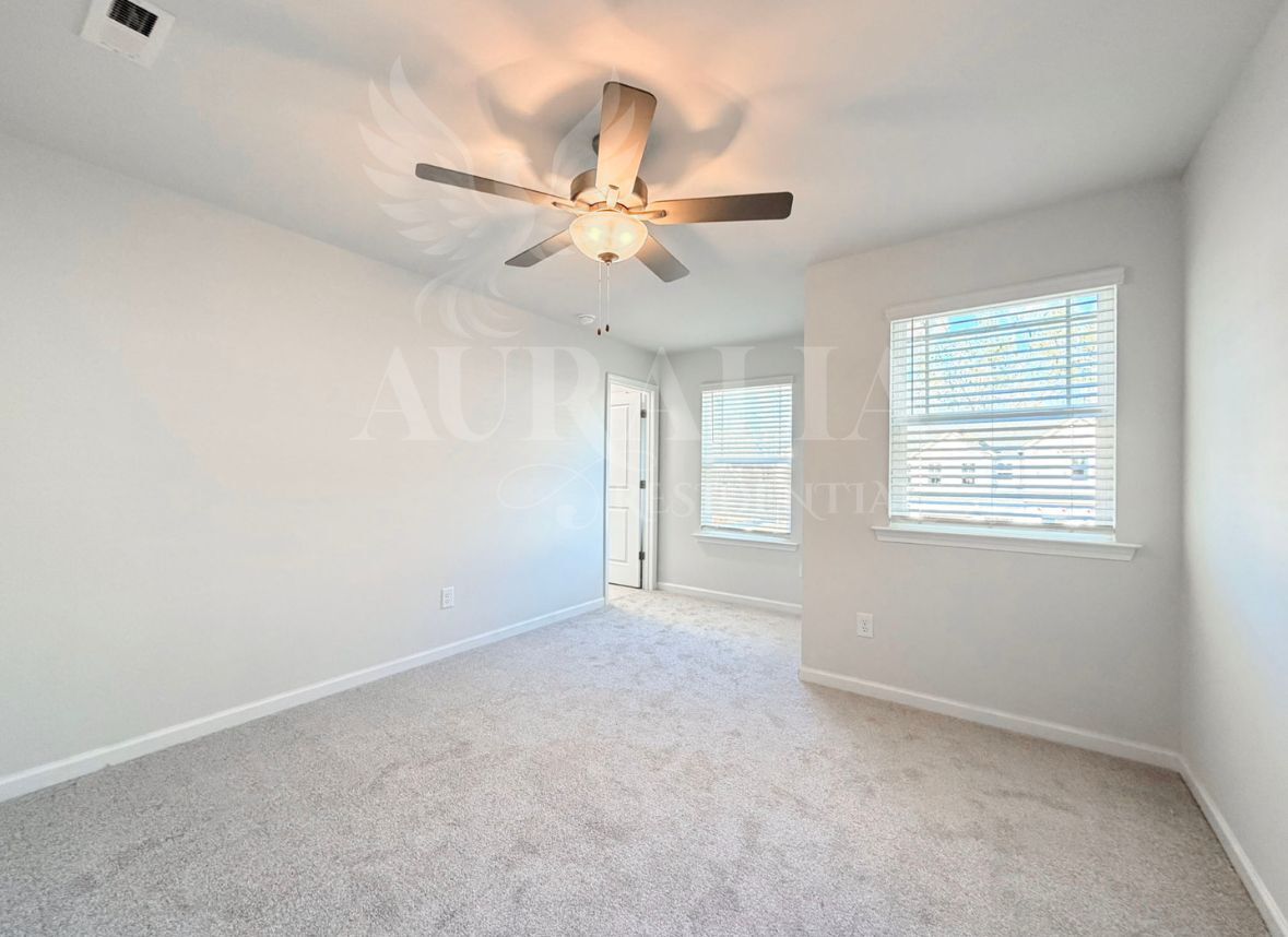 Building Photo - 111 Lennei Ln