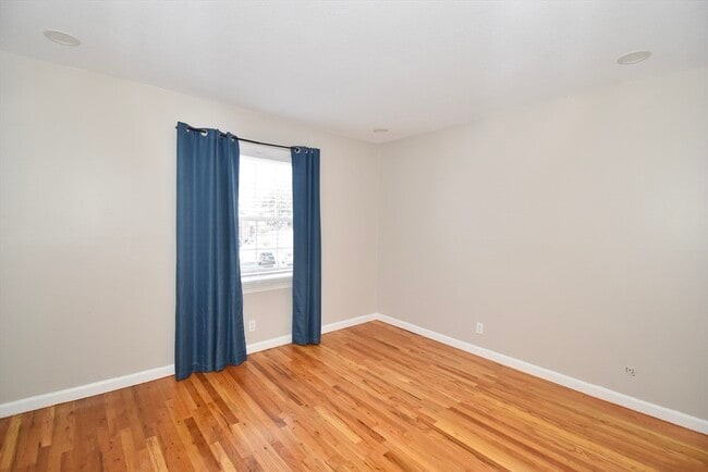 Building Photo - 15 Yorktown Dr