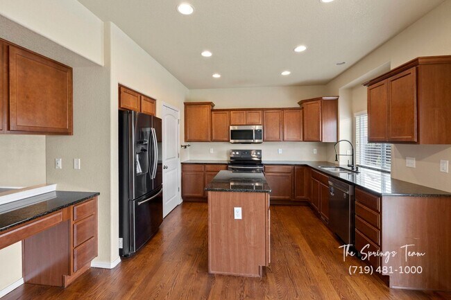 Building Photo - SPACIOUS SIX (6!!!) BD HOME IN LORSON RANCH!