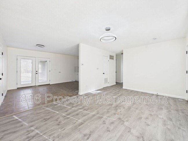 Building Photo - 8506 E 111 St