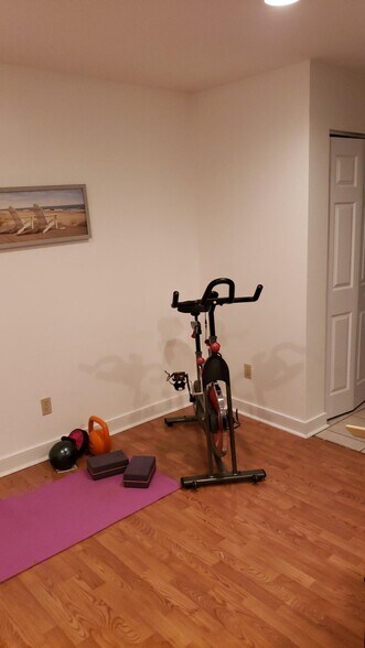 Building Photo - 2420 Ridge Rd