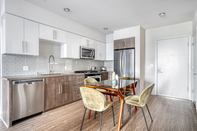 Building Photo - 650 E Capitol Ave