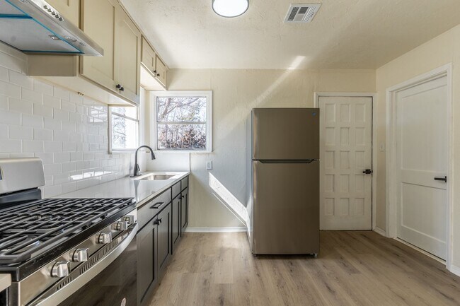 Building Photo - 3 Bedroom Rent to Own Home Available!