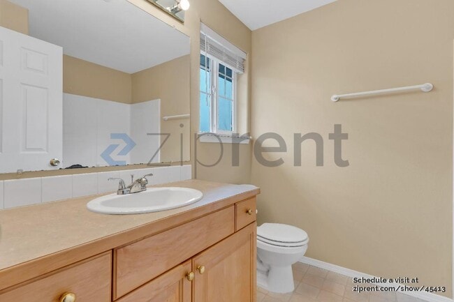 Building Photo - 13926 NE 7th Ct