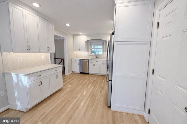 Building Photo - 6223 Loch Raven Dr