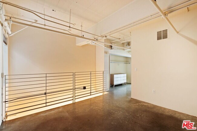 Building Photo - 1130 Flower St