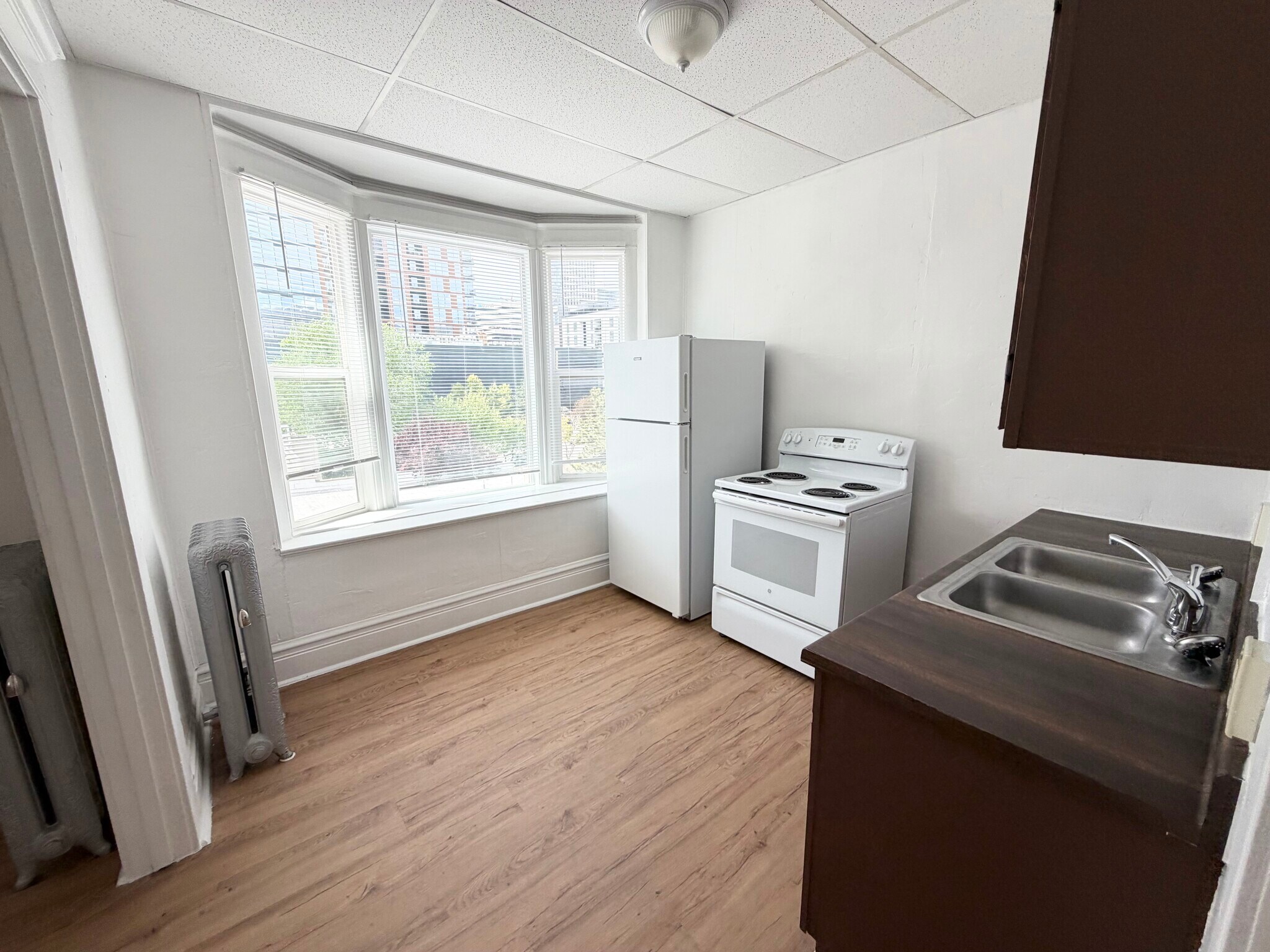 Building Photo - 251 E Broadway