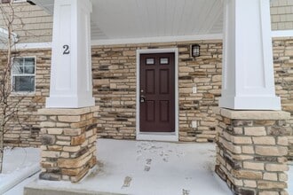 Building Photo - 1548 Simsbury St