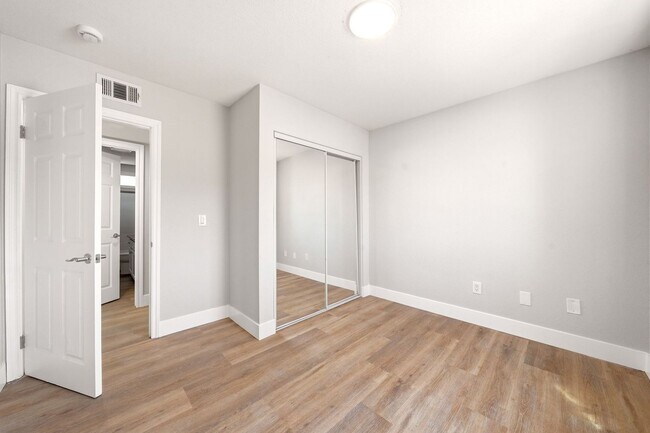 Building Photo - 1000 S Mollison Ave