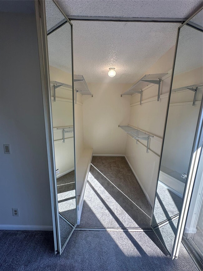 Building Photo - 5748 SE Riverboat Dr