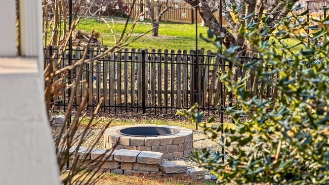 Building Photo - *RESERVED - Contact Us to Submit A Backup App!* Fully Renovated 4BR/2.5BA Gem in Sought-After Ben...