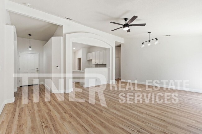 Building Photo - 1742 Poppy Dr