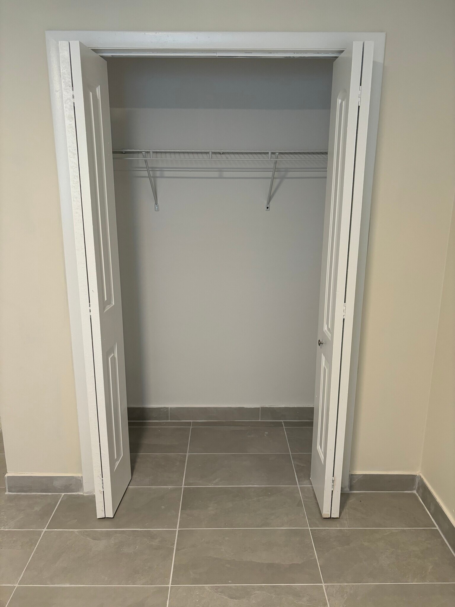 Building Photo - 400 Count St