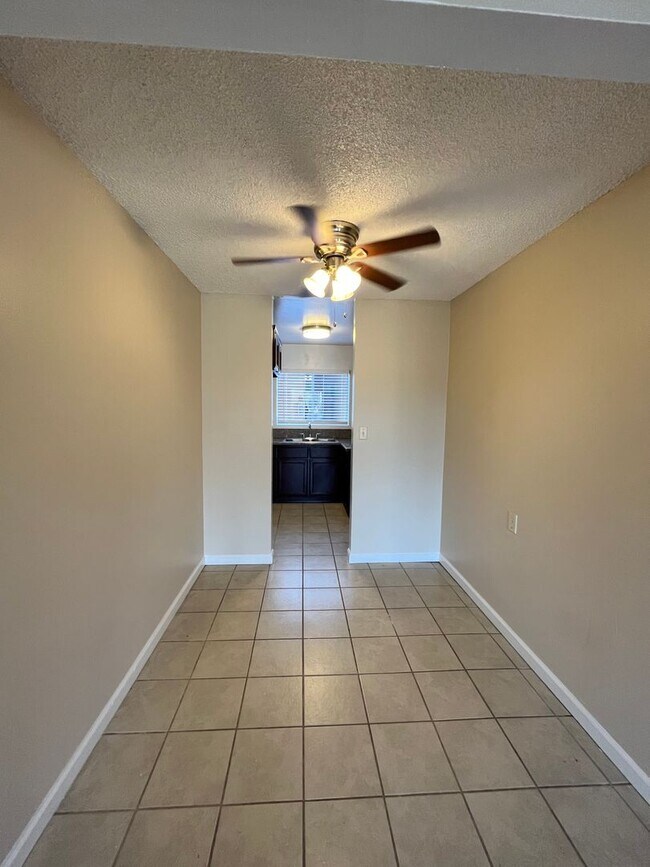 Interior Photo - 3150