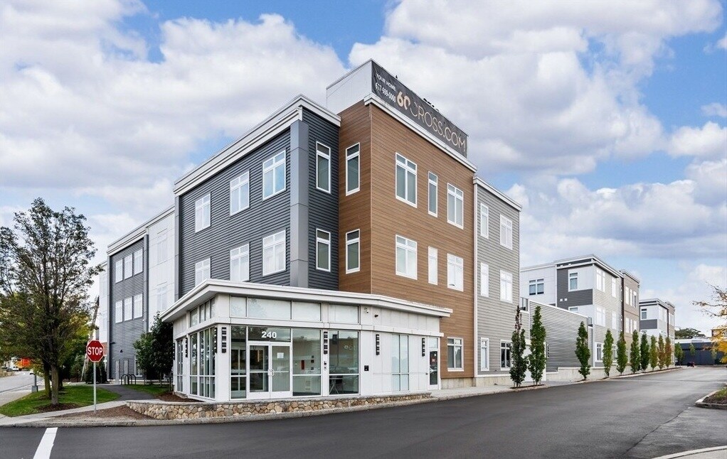 Building Photo - 50 Cross St E