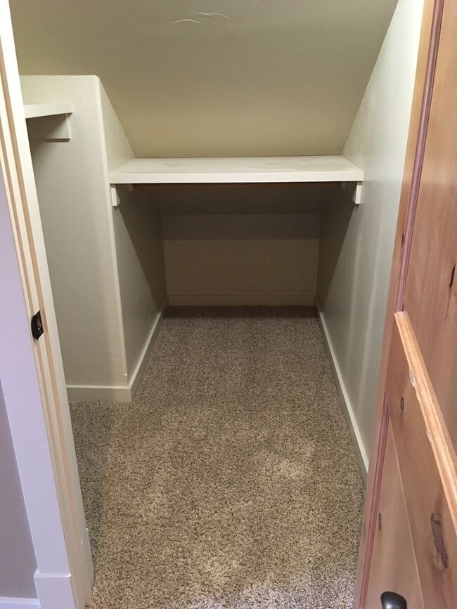 Building Photo - 2811 Blackbird Dr