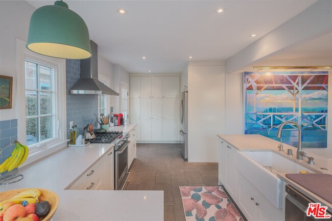 Building Photo - 513 N Mansfield Ave