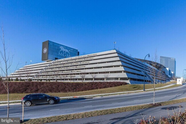 Building Photo - 712 Sentry Square