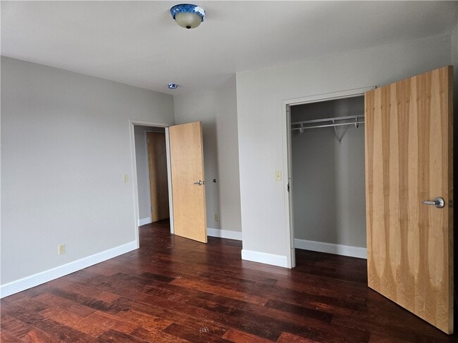 Building Photo - 320 East Ave