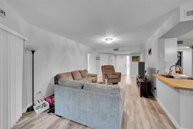 Building Photo - 9312 NW 9th Pl