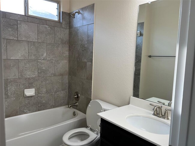 Building Photo - 5817 Scenic Lake Dr