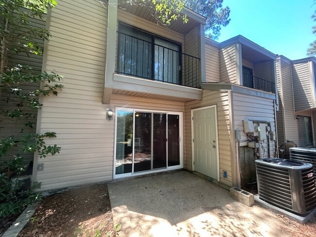 Building Photo - 240 Jamil Rd
