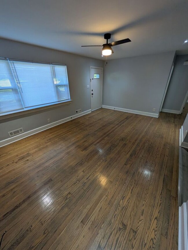 Building Photo - 2BD/1BA Duplex in Hickory