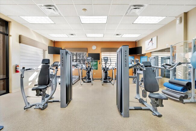 Building Photo - 12562 International Dr