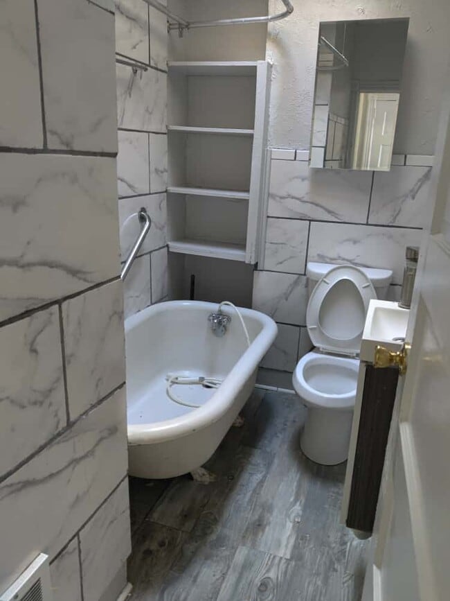 Building Photo - 2170 Conlyn St