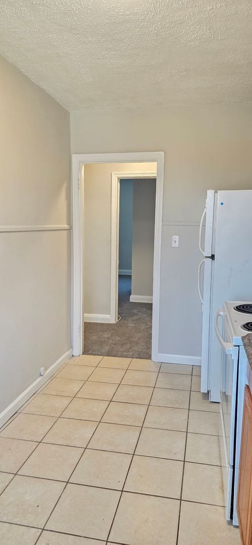 Building Photo - 1 Bedroom Upper Unit in Dundalk