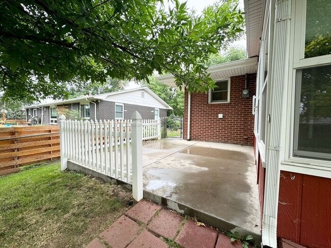 Building Photo - 4 Bedroom - 2 Bath Ranch Style Home with 2...