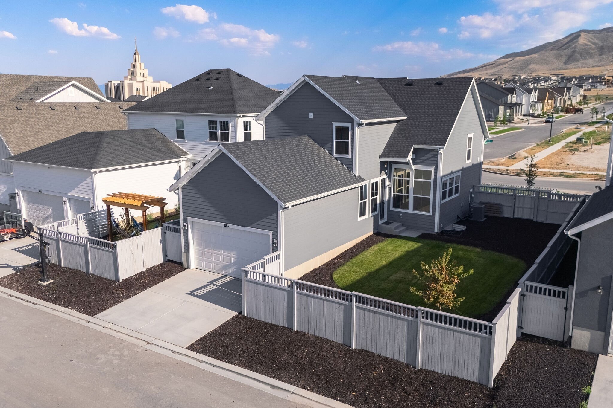 Building Photo - 882 Caroline Dr