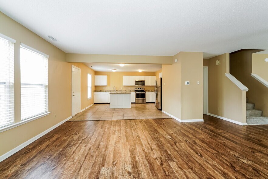 Building Photo - 2044 Southernwood Ln