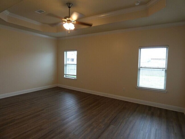 Building Photo - 5927 Palermo Dr