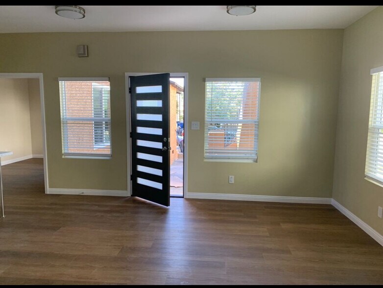 Building Photo - 5117 W 21st St