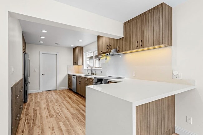 Building Photo - 714 Rockaway Beach Ave